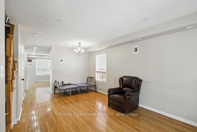 112 Saintsbury Crescent