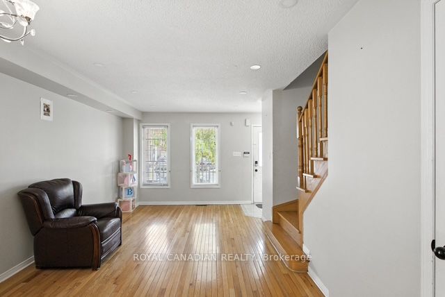 112 Saintsbury Crescent