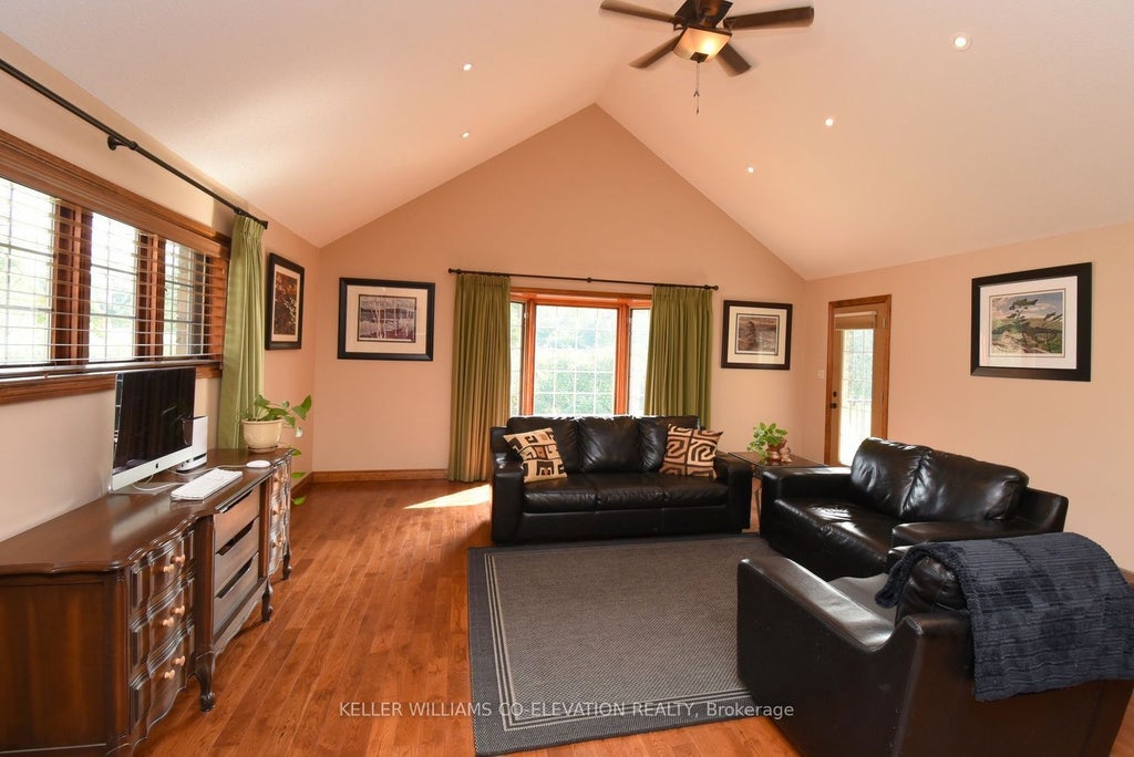 Photo of 635 Millgrove Side Road, Hamilton, ON L8B 0W7 (MLS # X13767658)