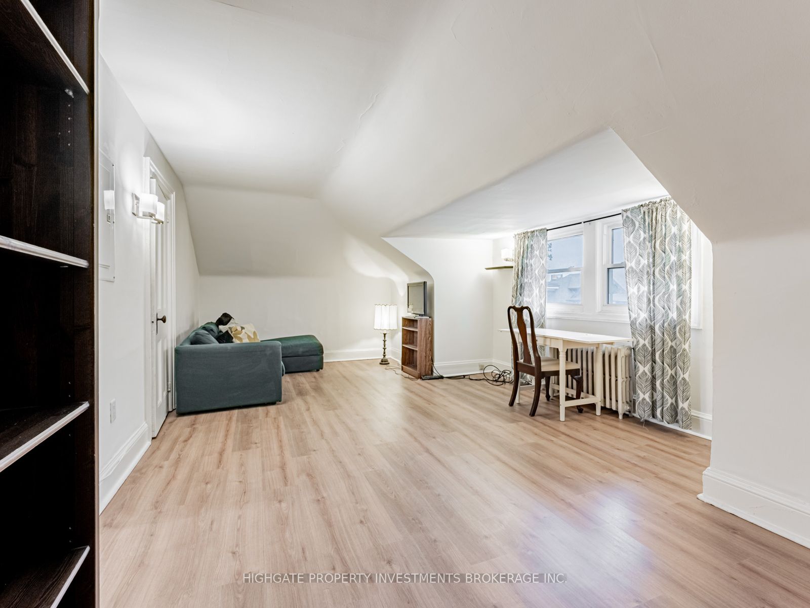 351 Palmerston Boulevard 3rd Flr