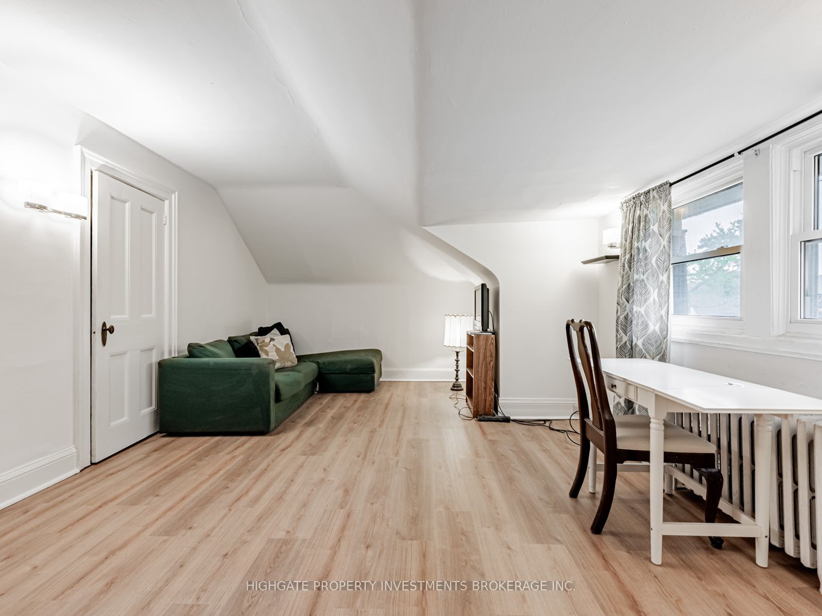 351 Palmerston Boulevard 3rd Flr