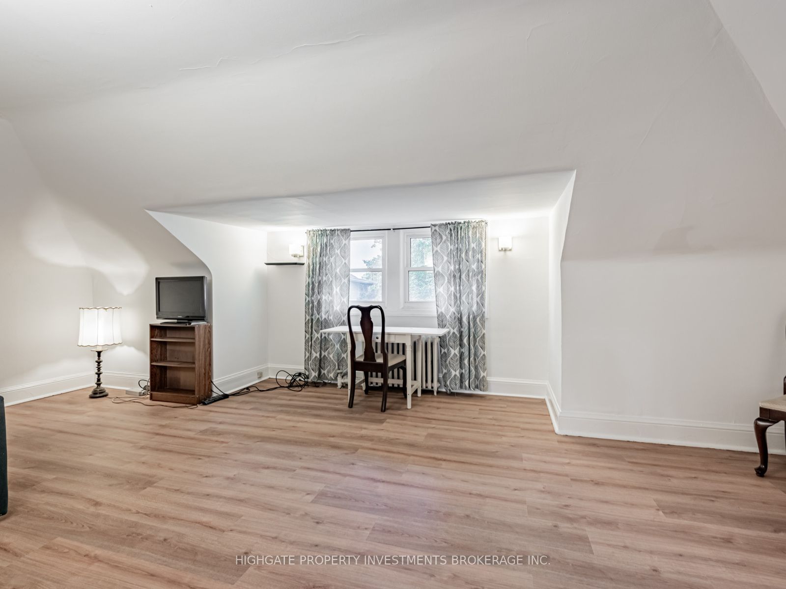 351 Palmerston Boulevard 3rd Flr