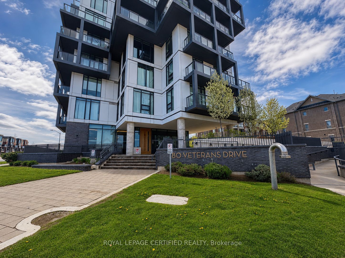 180 Veterans Drive 307