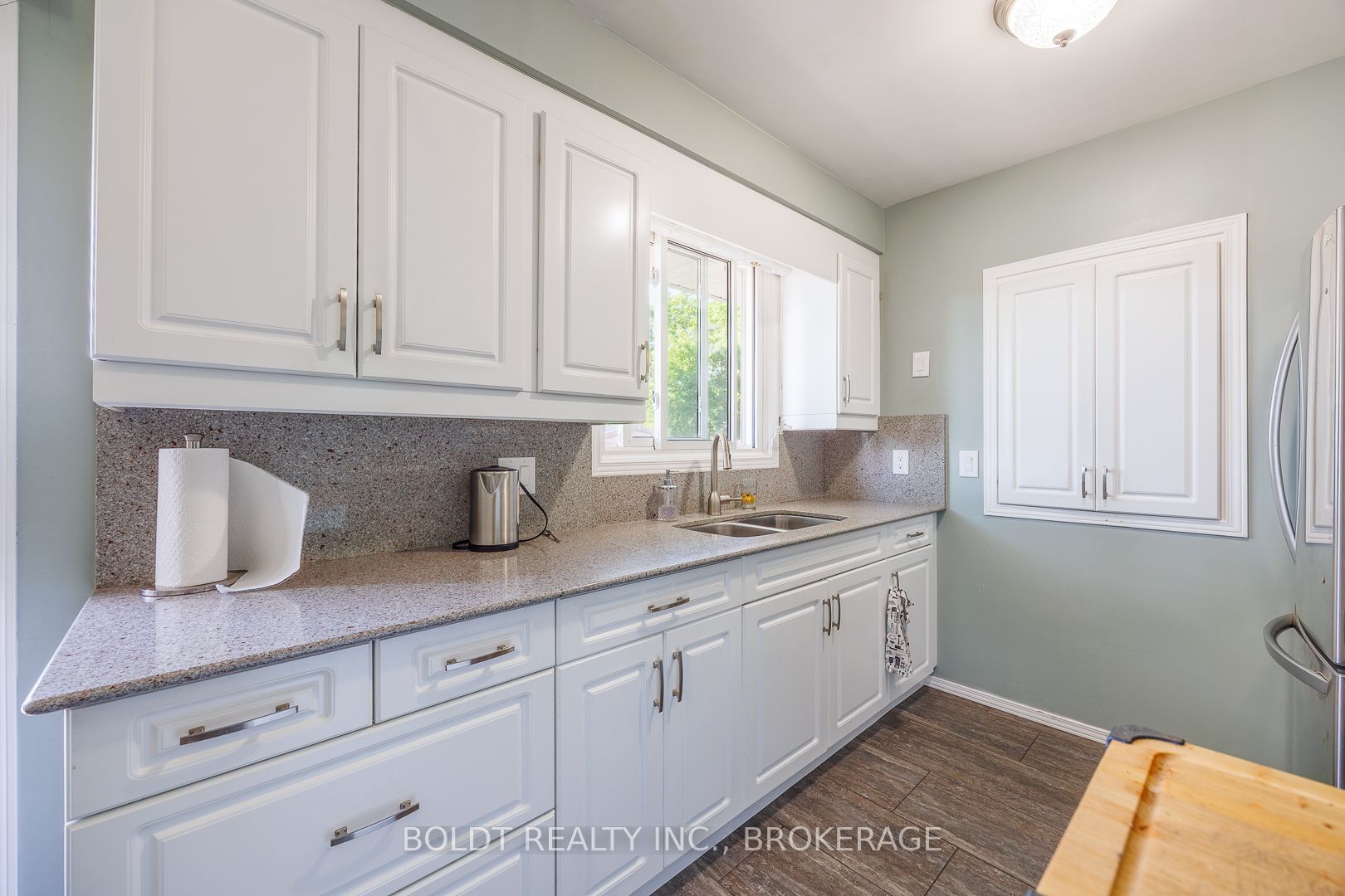 53 HUNTLEY Crescent