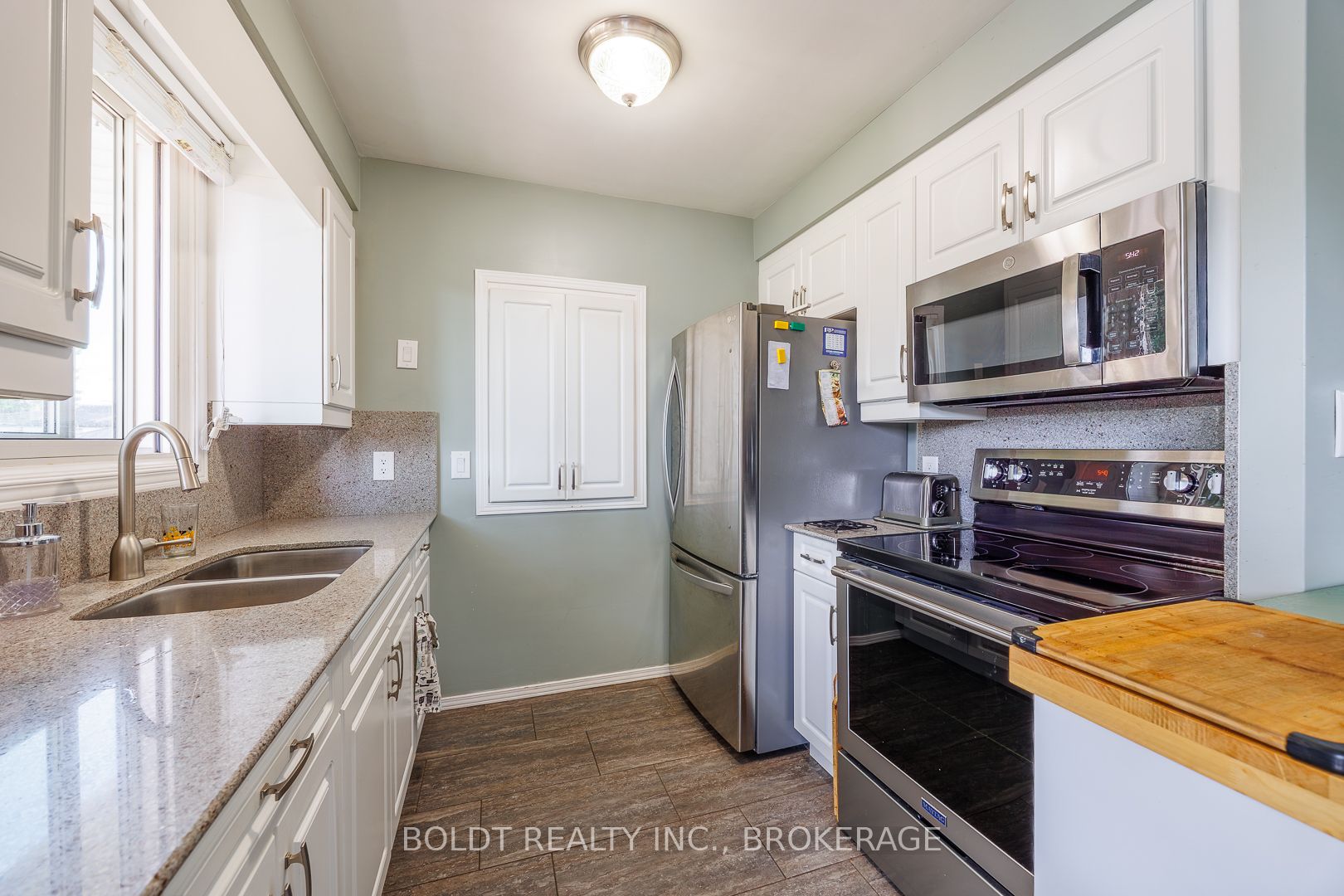 53 HUNTLEY Crescent
