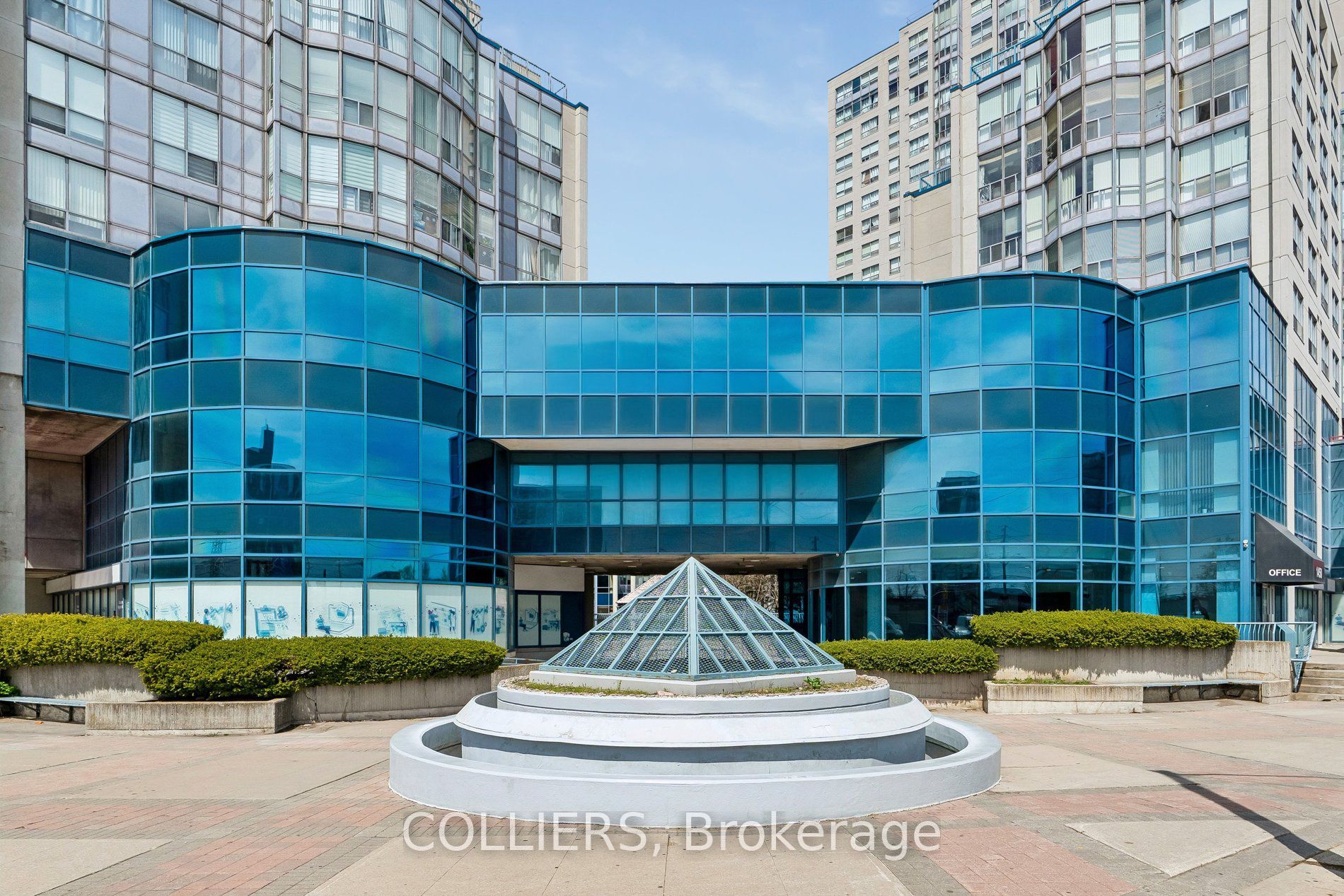 Photo 1 of 19 — 1450 Midland Avenue 1456, Toronto, ON M1P 2R7