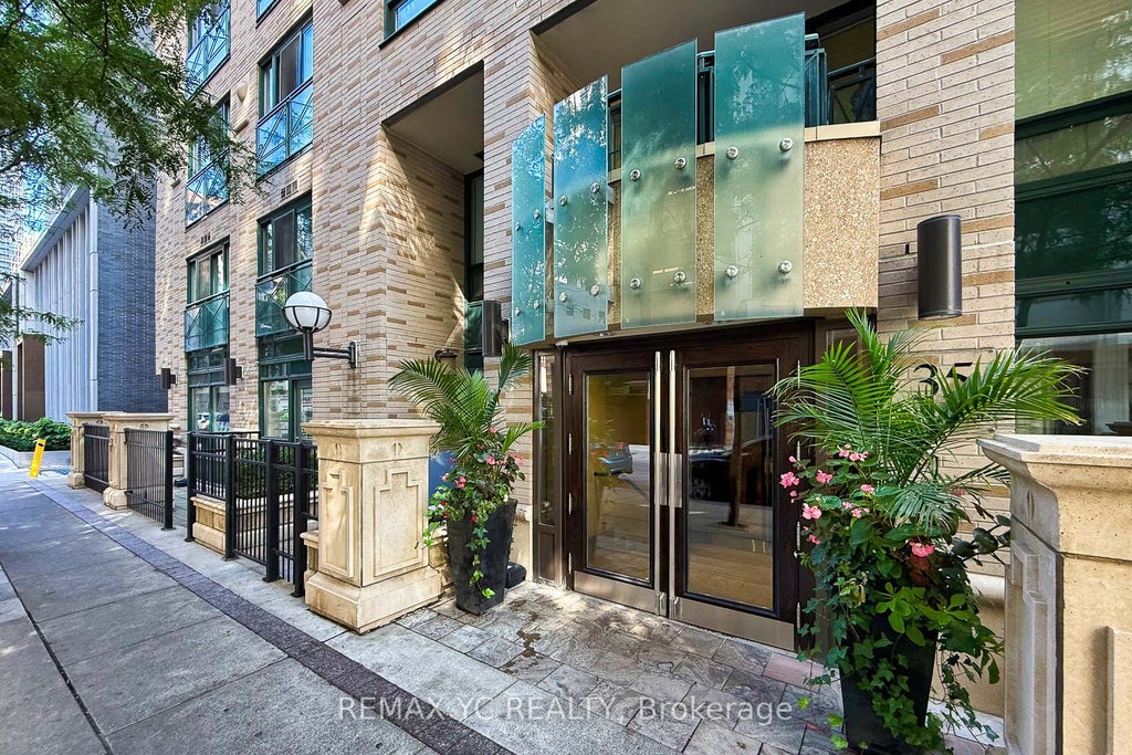 Photo of 35 Hayden Street #1204, Toronto, ON M4Y 3C3 (MLS # C14108460)