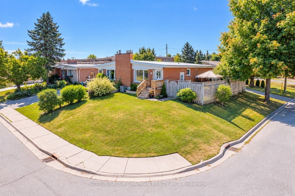 Photo of 43 Frontenac Road #B, London South, ON N5Z 3Y5 (MLS # X14104086)