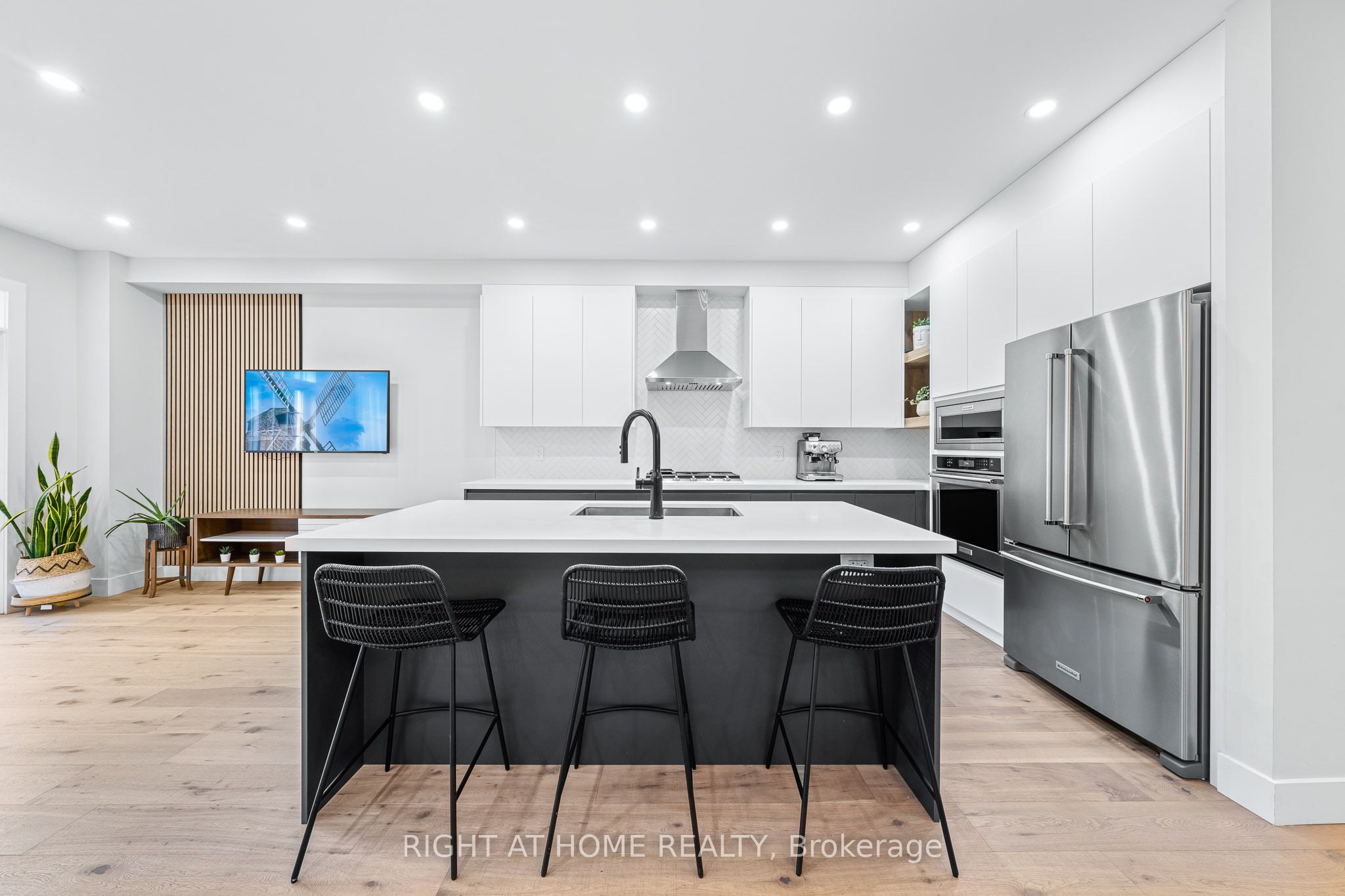 8777 Dufferin Street 13