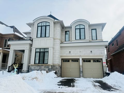 Property photo of 37 wallace merchant court, aurora, ON l4a 4a5