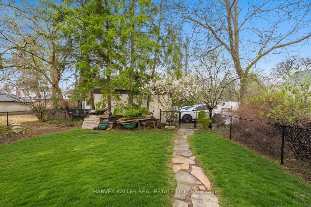 Photo of 1350 Mount Pleasant Road, Toronto, ON M4N 2T3 (MLS # C12993344)