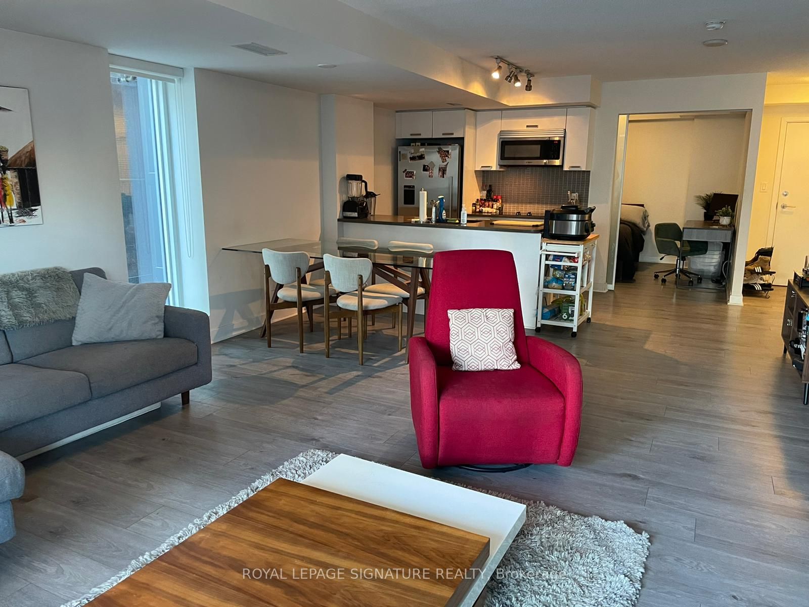 295 Adelaide Street W 414