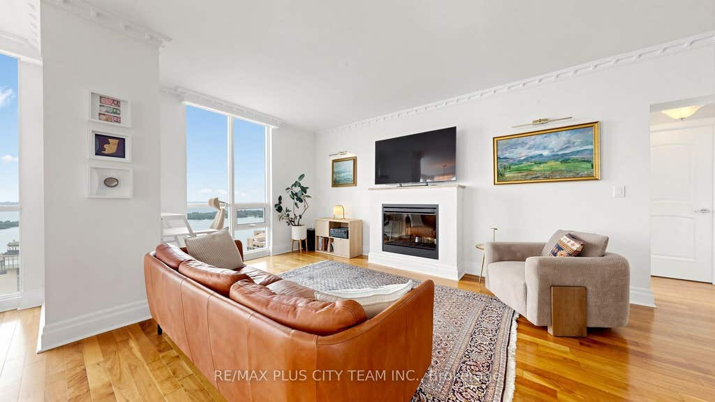 Photo of 16 Harbour Street #5005, Toronto, ON M5J 2Z7 (MLS # C13696786)