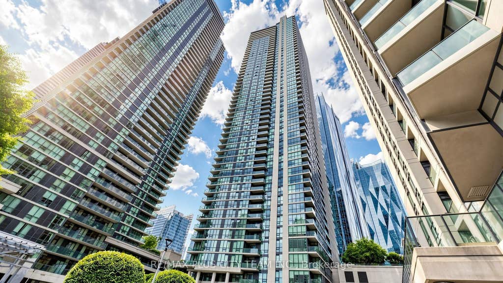 Photo of 16 Harbour Street #5005, Toronto, ON M5J 2Z7 (MLS # C13696786)