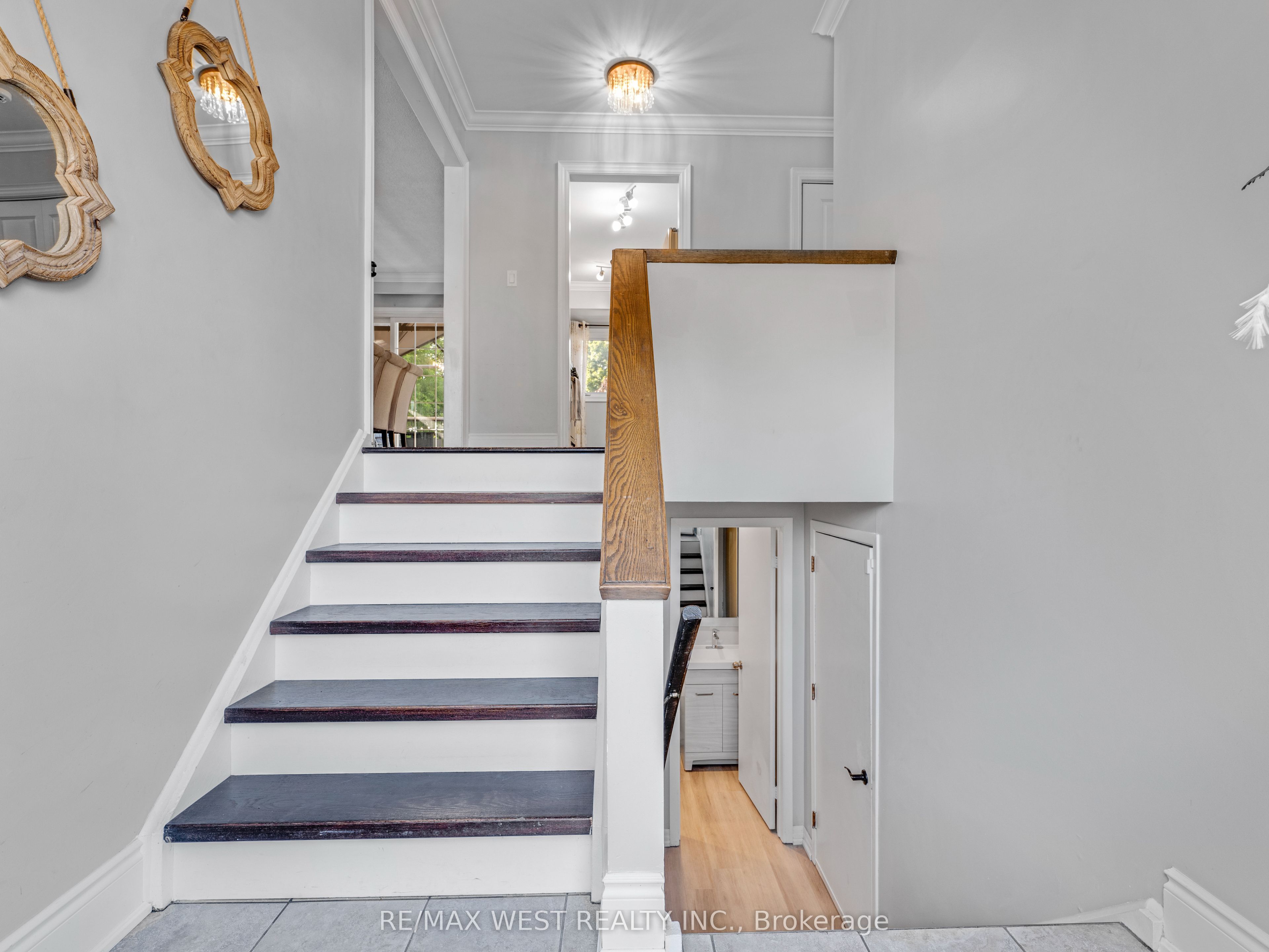 149 Ellwood Drive W