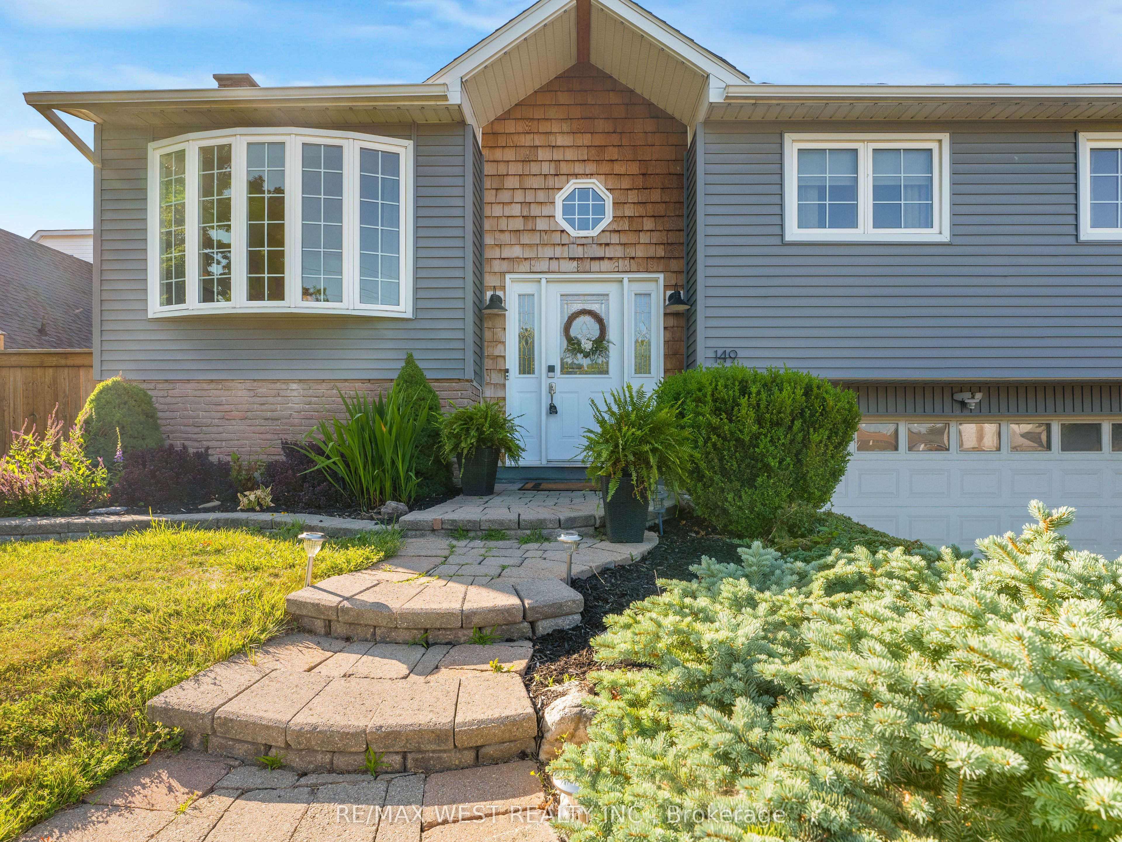 149 Ellwood Drive W