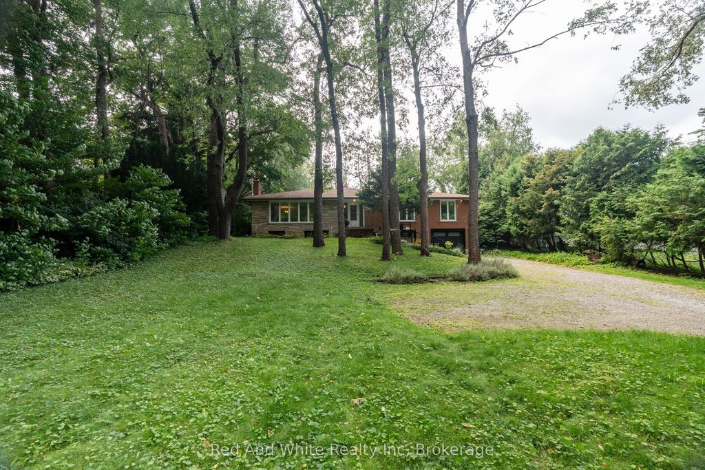 Photo of 346 Jerseyville Road W, Hamilton, ON L9G 3L6 (MLS # X12393259)