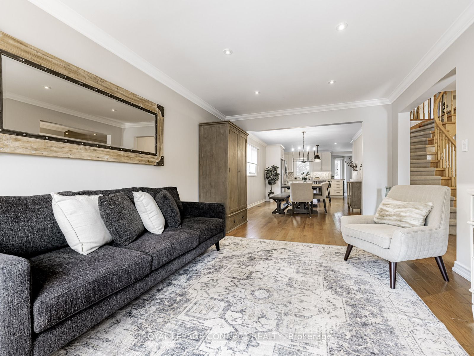 42 Lyndhurst Drive