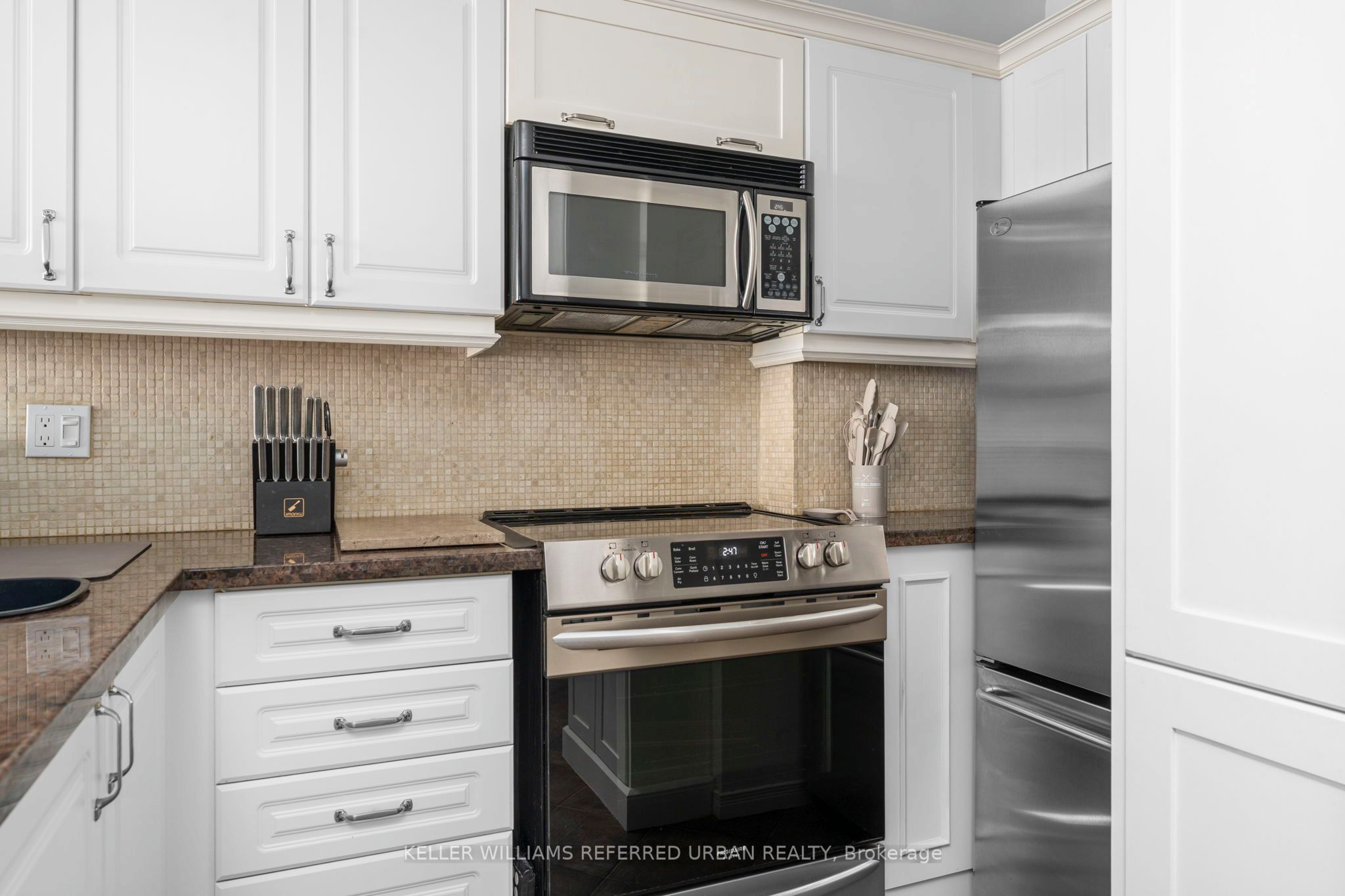 393 King Street W 706