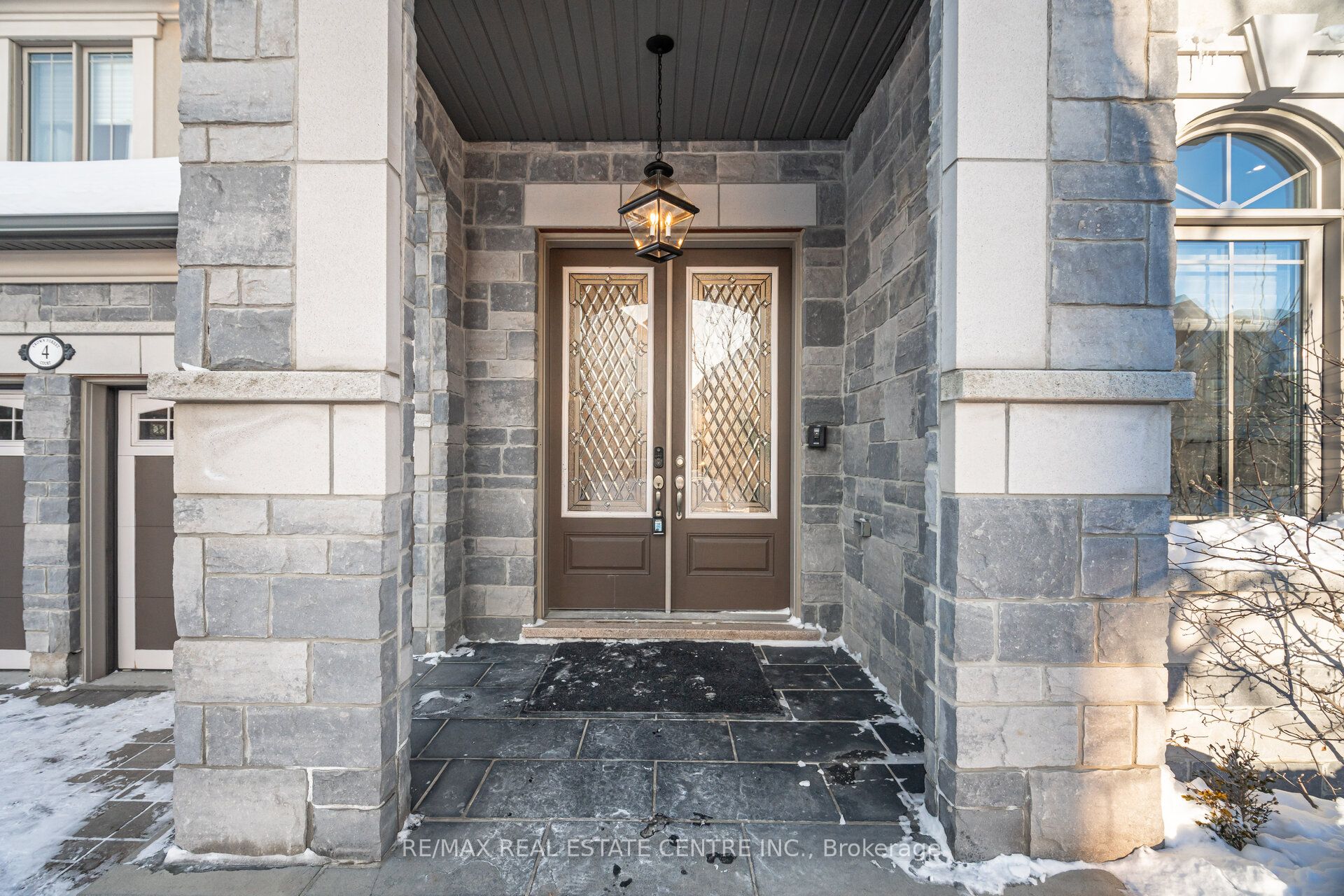 4 Crown Forest Court