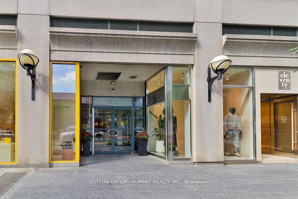 102 Bloor Street W Ph07