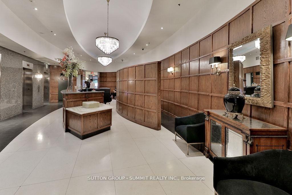 102 Bloor Street W Ph07