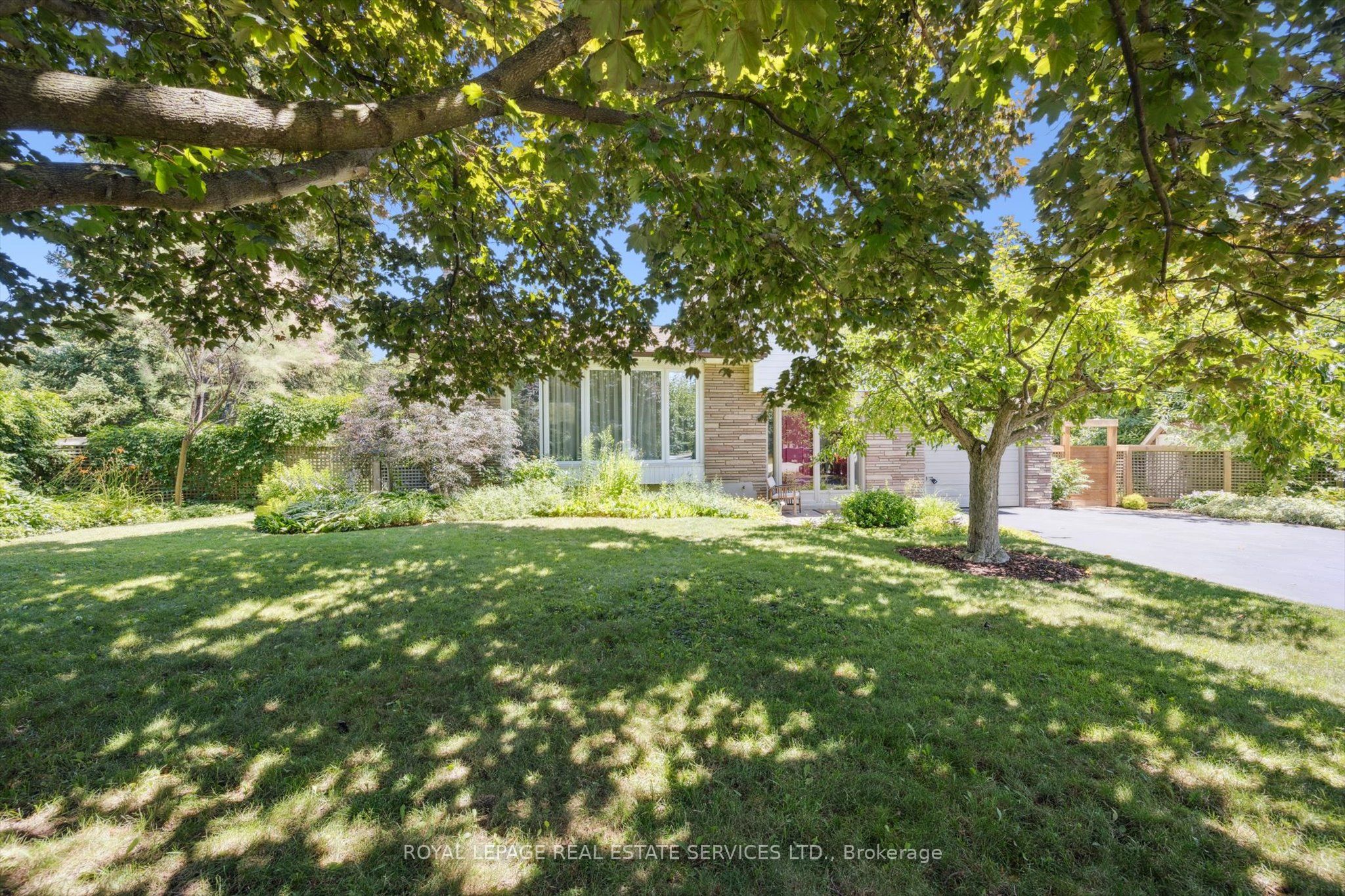 1324 Elgin Crescent