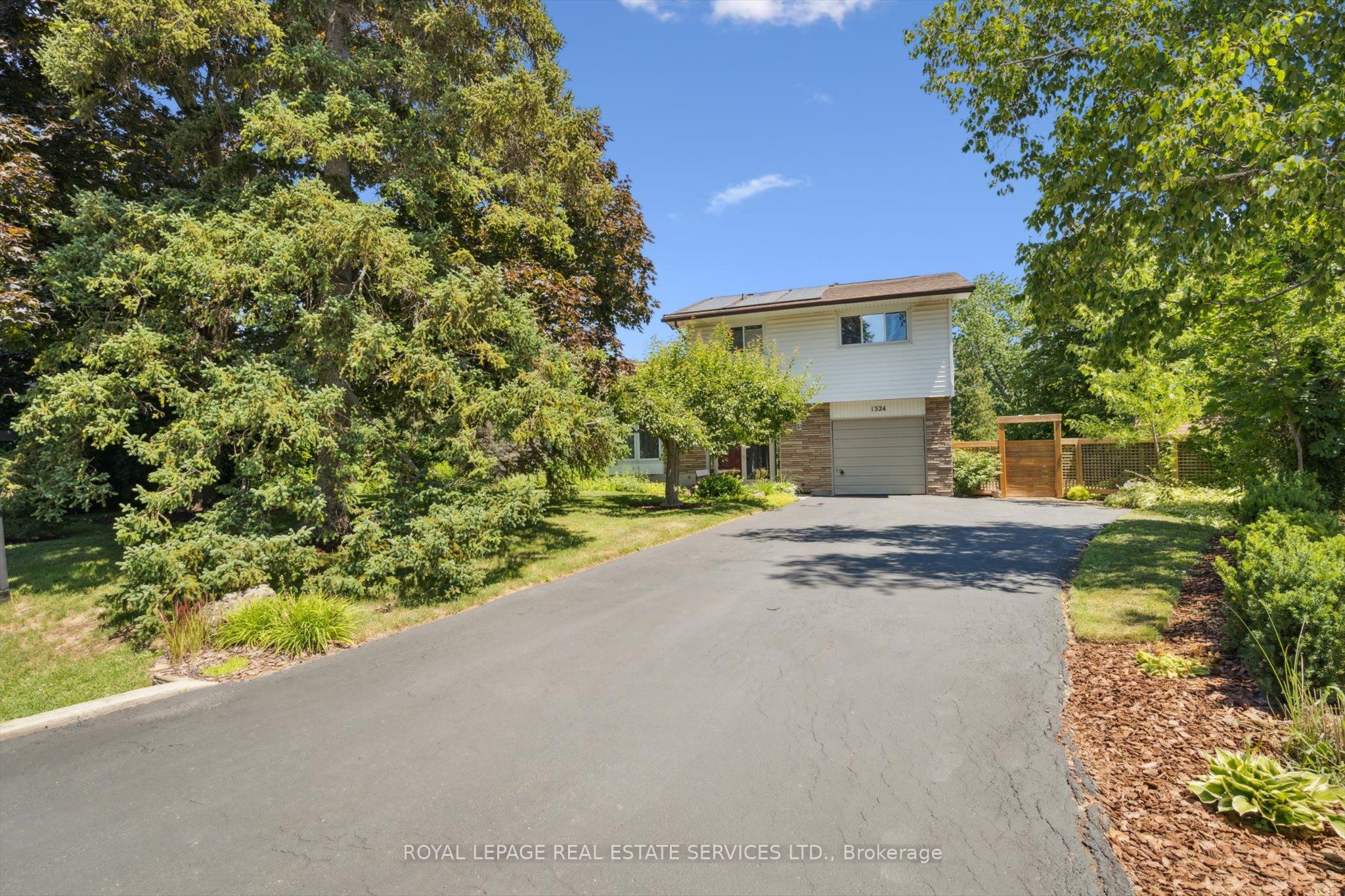 1324 Elgin Crescent