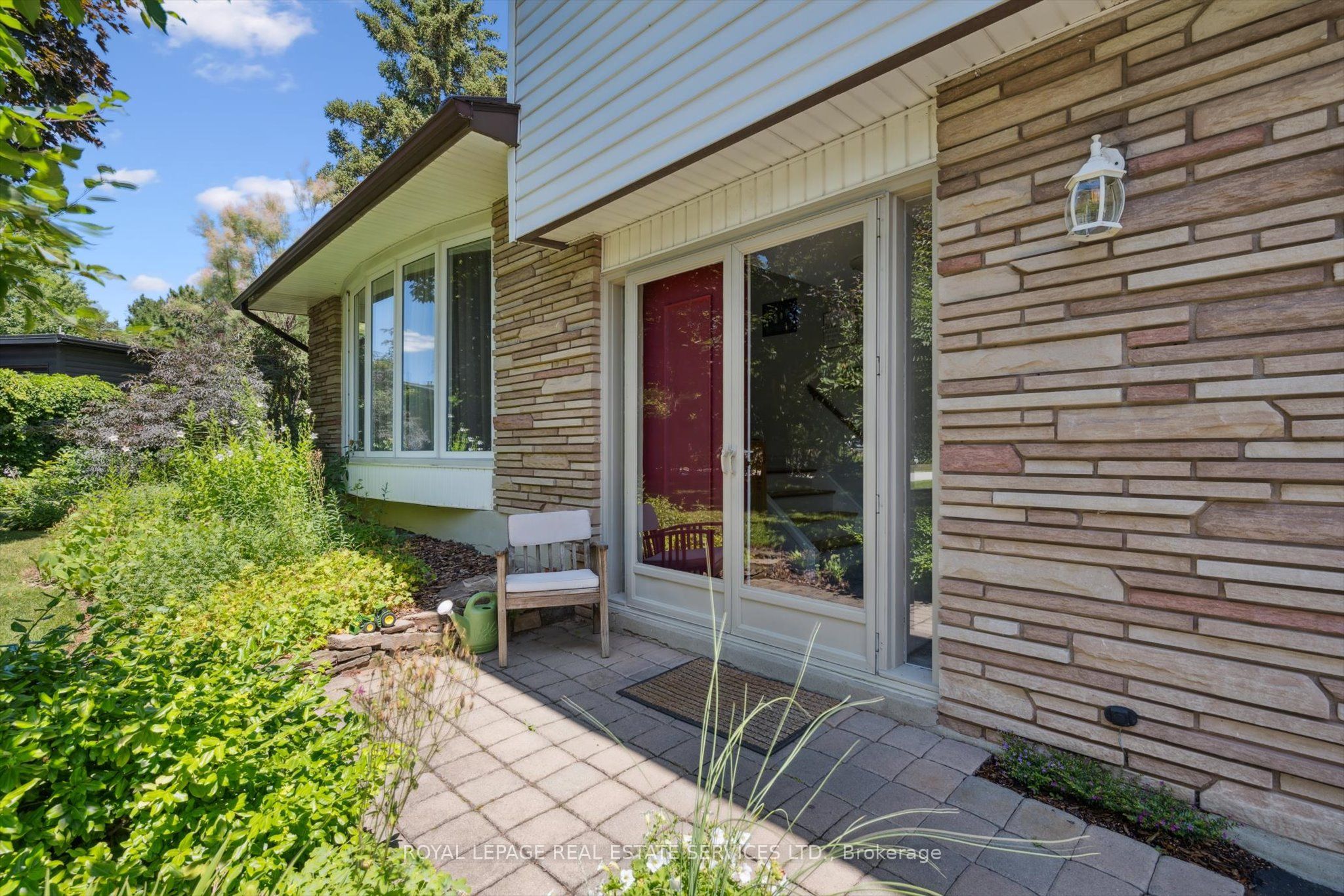 1324 Elgin Crescent