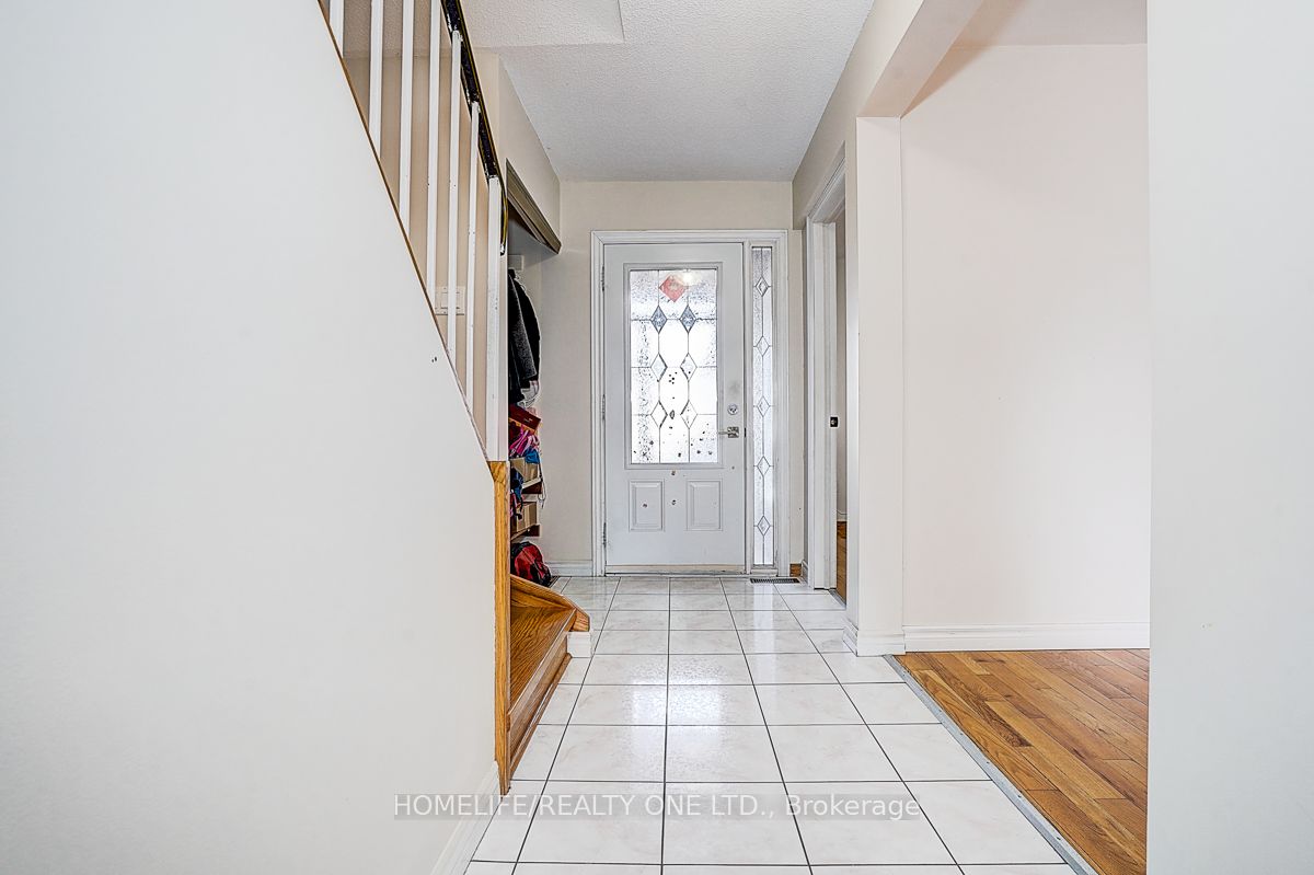 35 Fieldview Crescent N