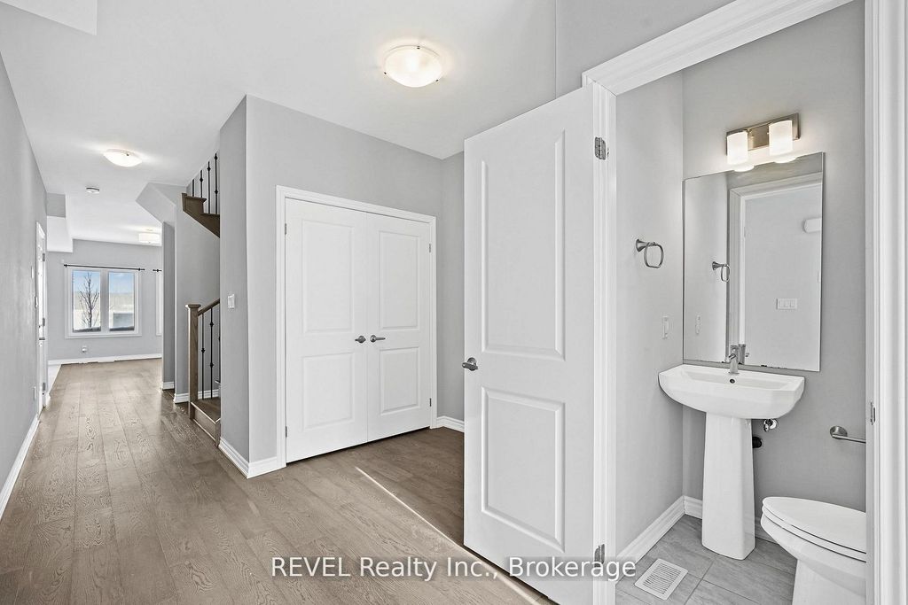 Photo of 87 Renfrew Trail, Welland, ON L3C 0K2 (MLS # X12957192)