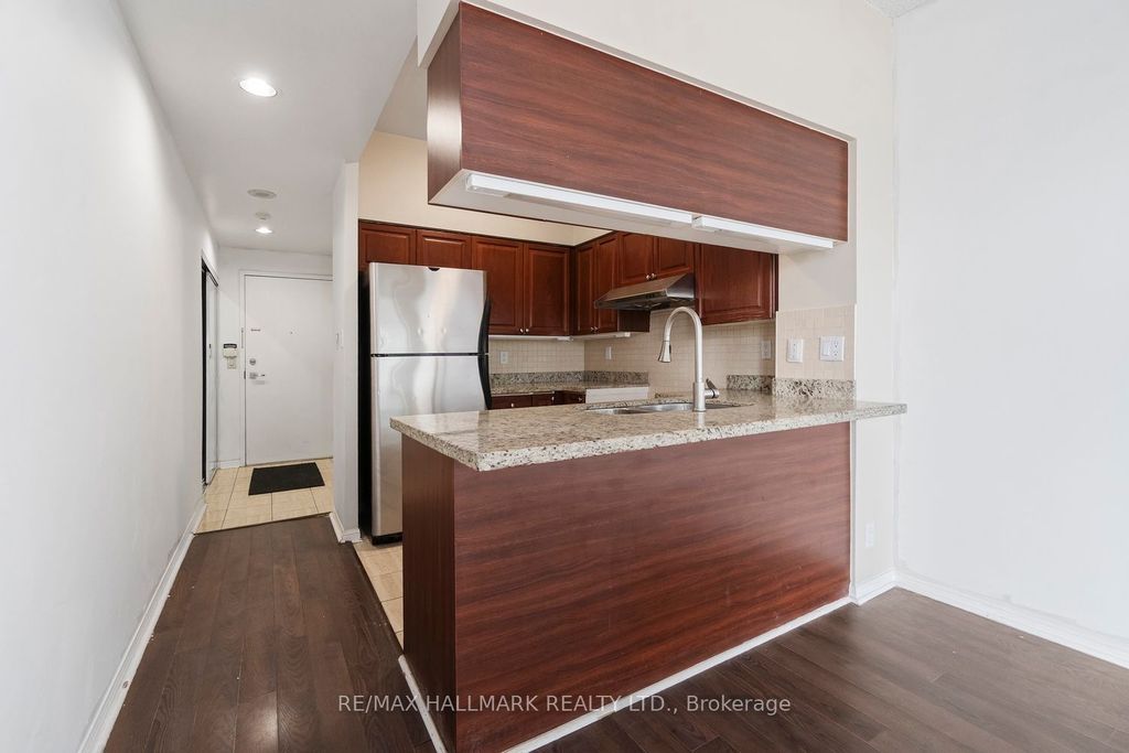 Photo of 230 Queens Quay W #1119, Toronto, ON M5J 2Y7 (MLS # C13093896)