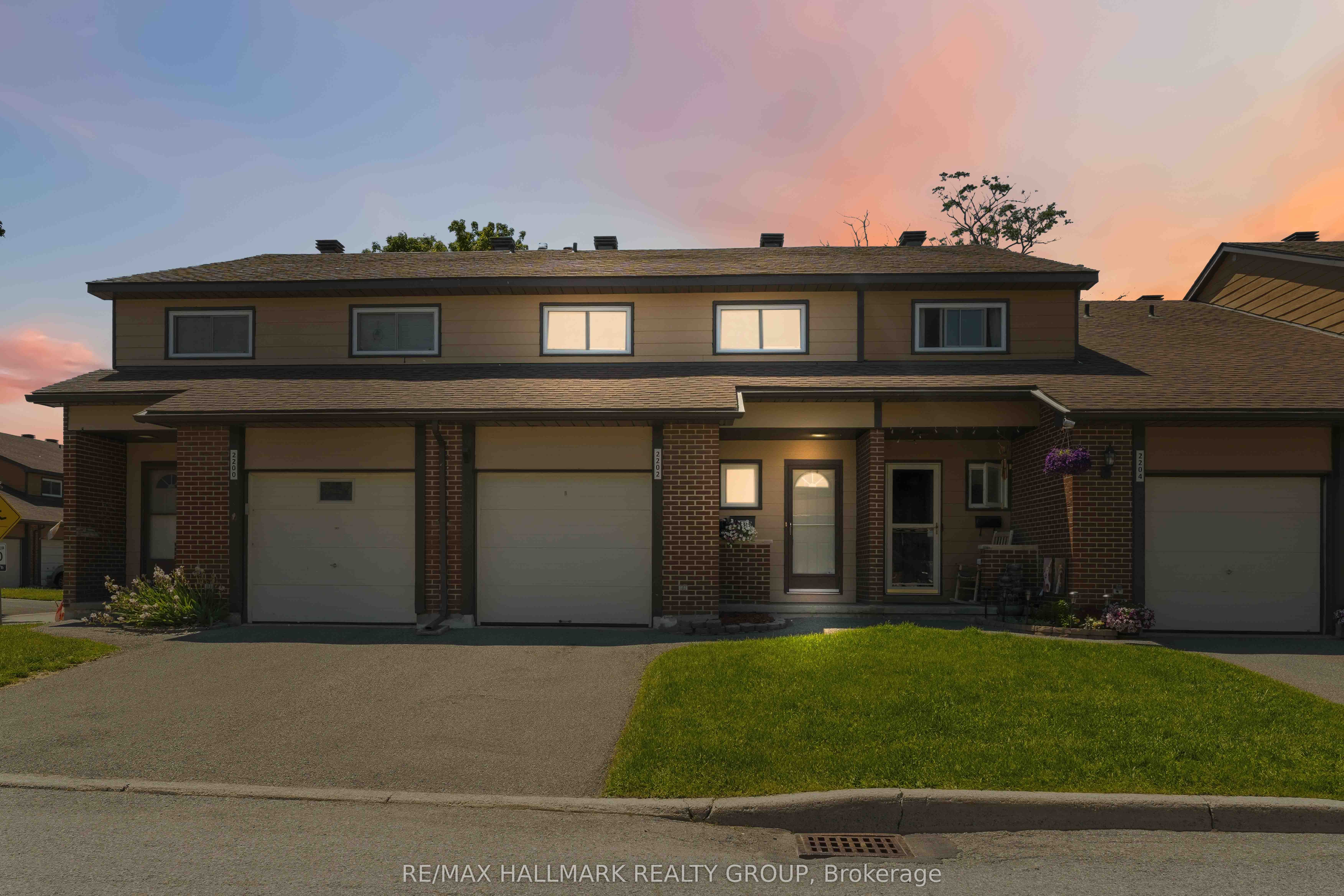 Photo 1 of 48 — 2202 Orient Park Drive 48, Blackburn Hamlet, ON K1B 4W2