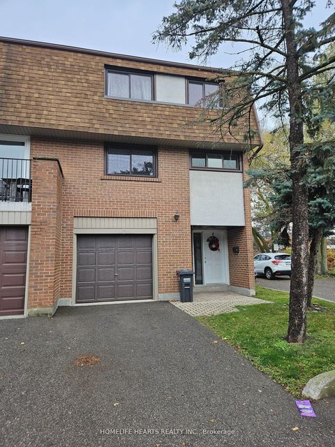1051 Cedarglen Gate 7 Mississauga ON L5C 3A7