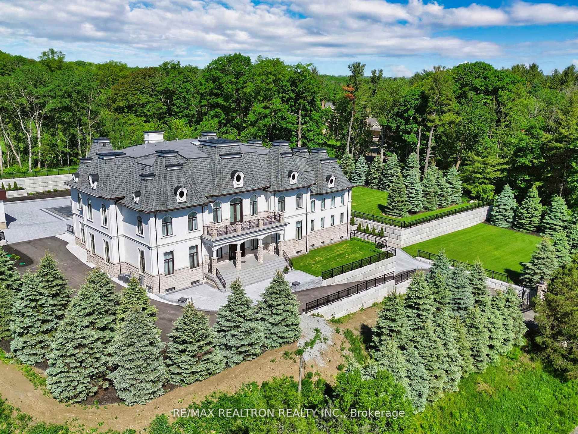 14358 Bathurst Street