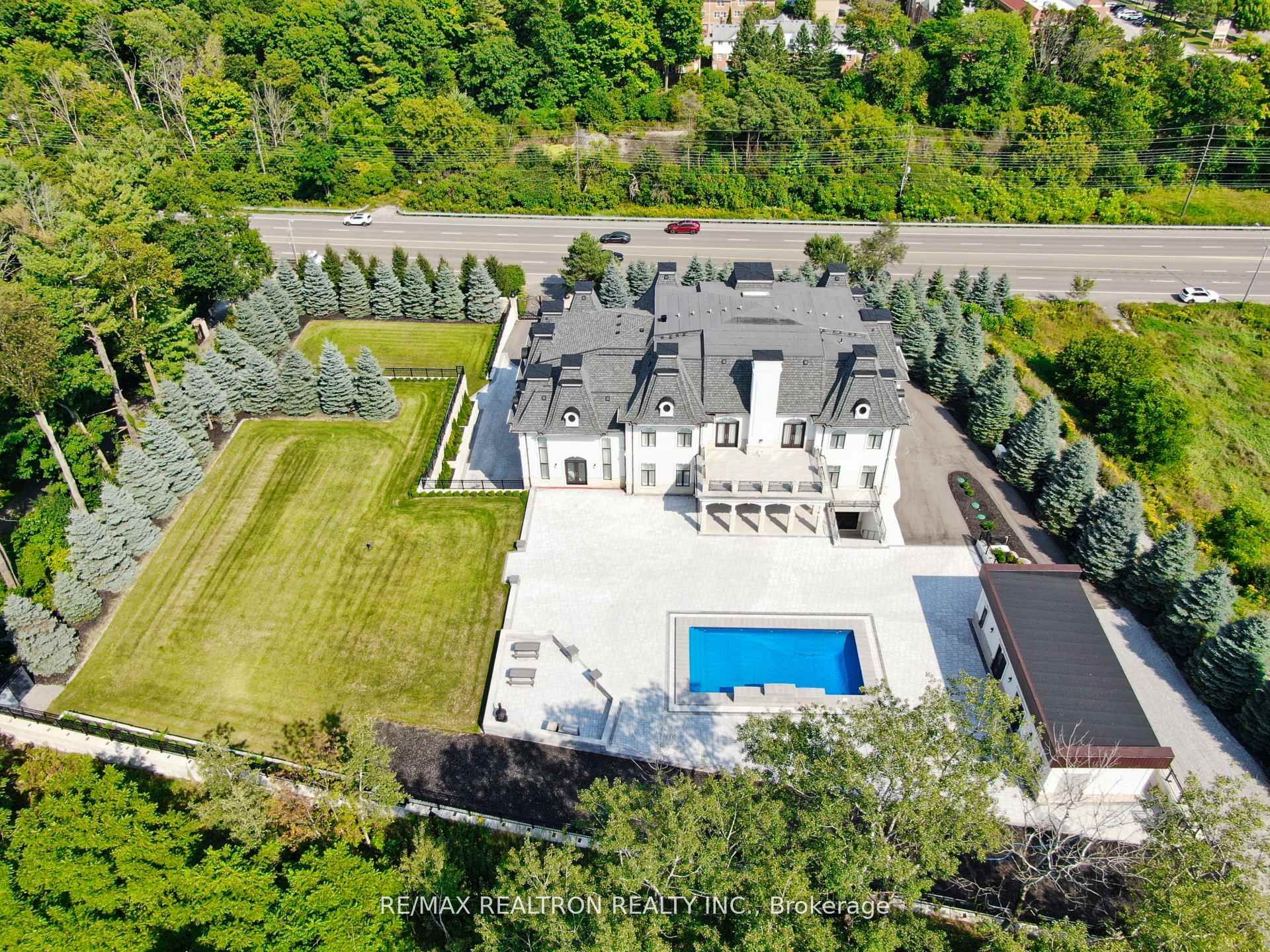 14358 Bathurst Street