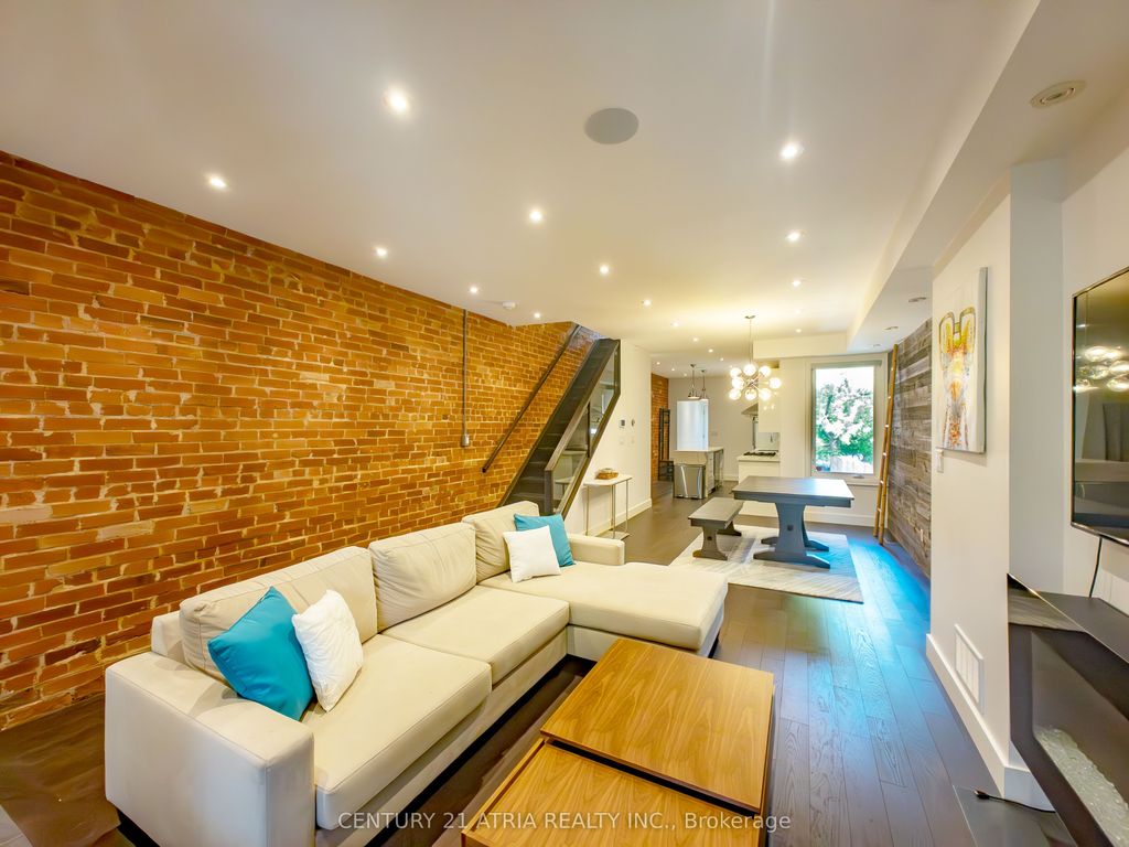 Photo of 329A Clinton Street, Toronto, ON M6G 2Y7 (MLS # C12432411)