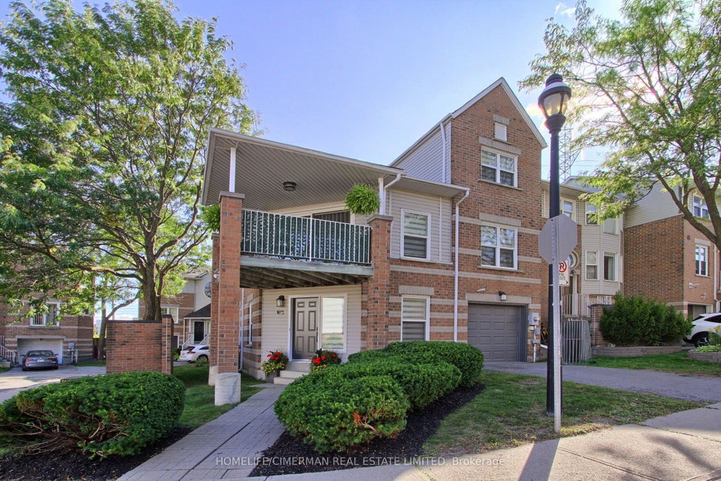 Photo of 30 Brandy Lane Way, Newmarket, ON L3Y 8P7 (MLS # N13792586)