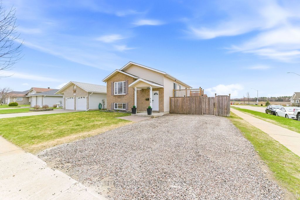 Photo of 416 Sweezey Court, Pembroke, ON K8A 8S3 (MLS # X13077514)