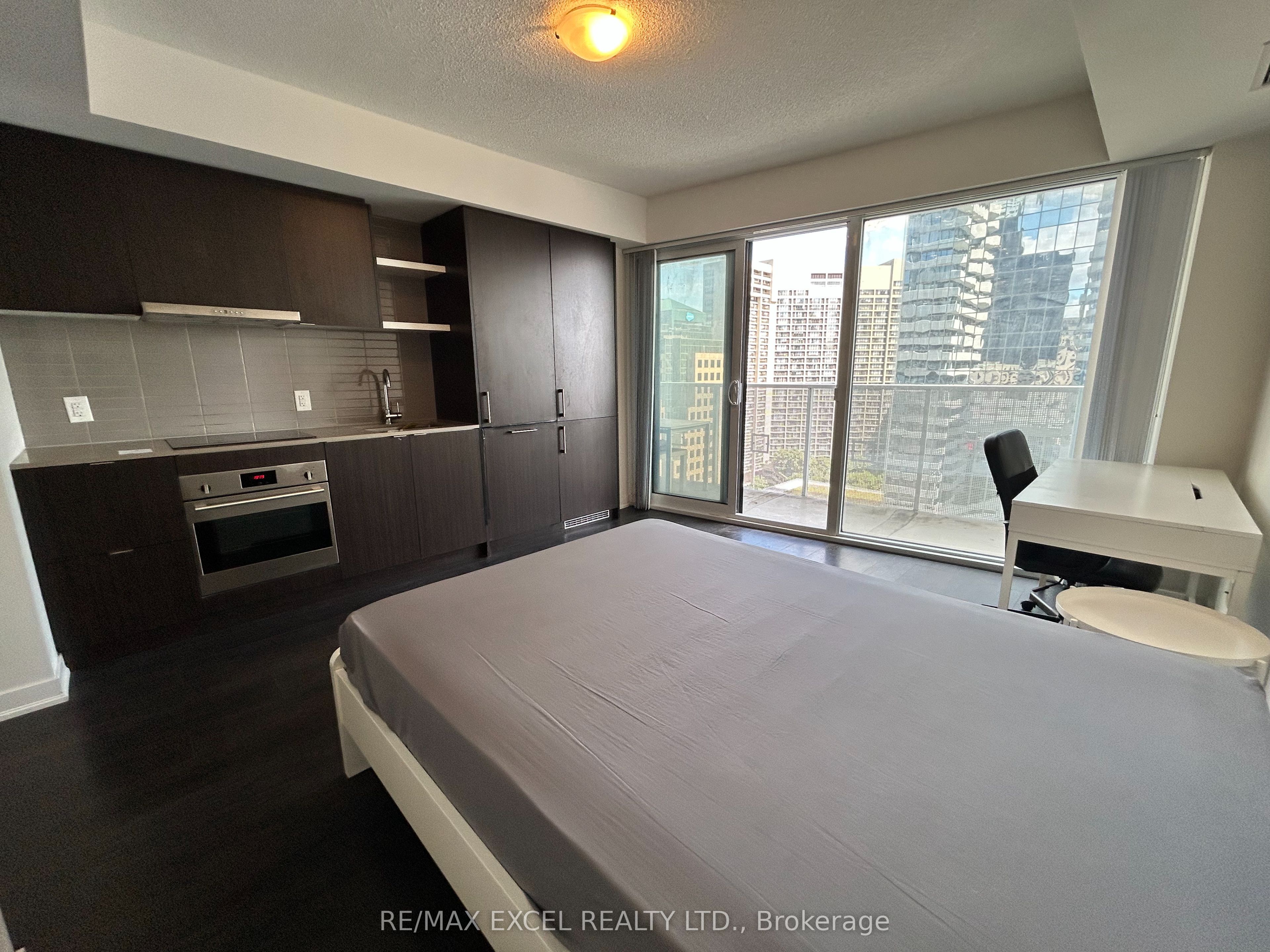 100 Harbour Street 2008