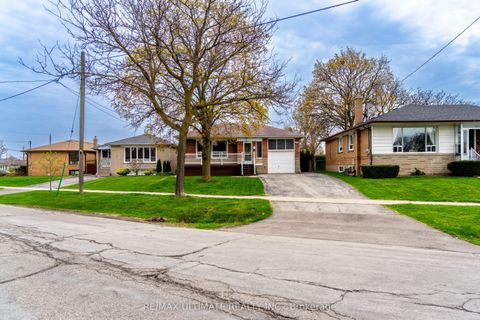 6 Baskerville Crescent Toronto ON M9C 1T7