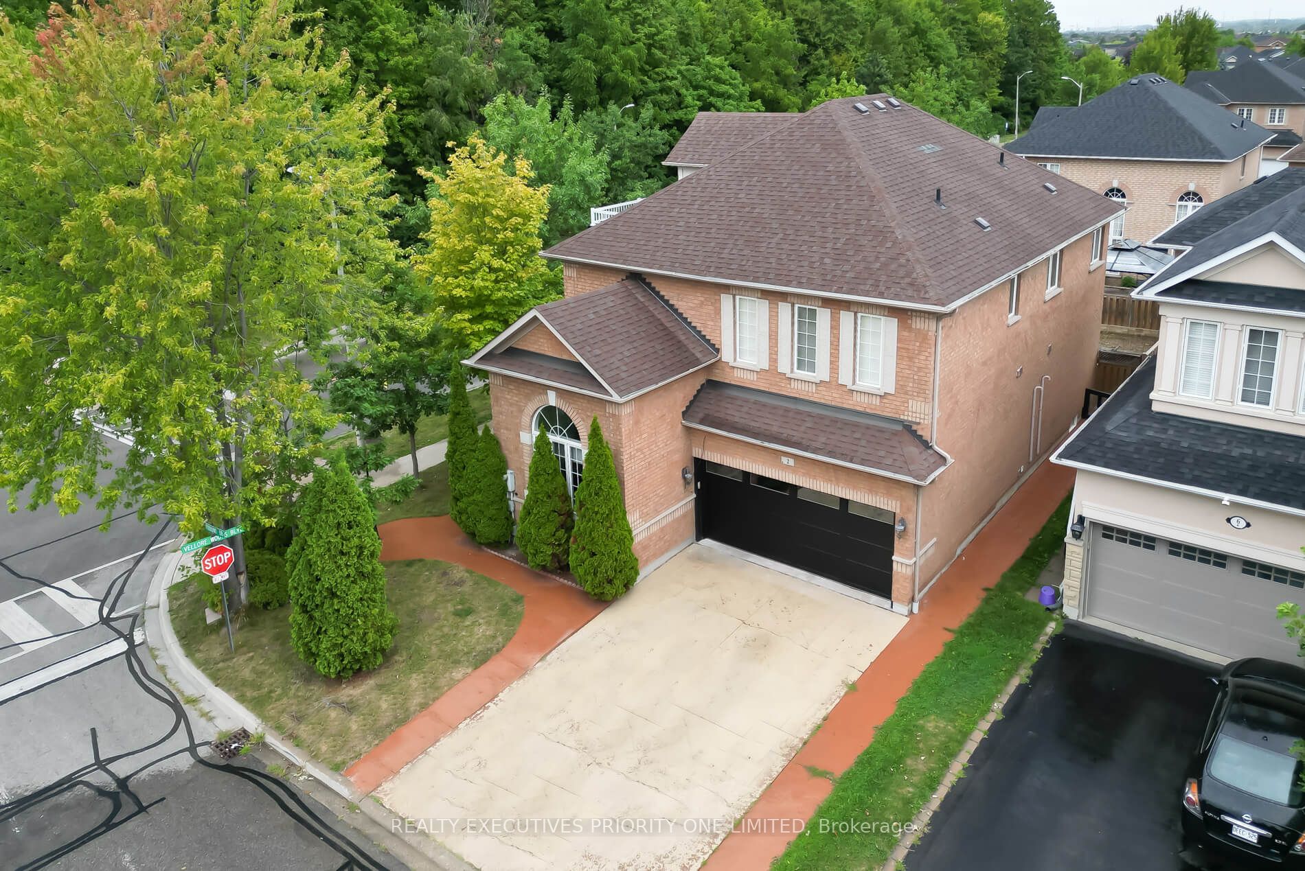2 Foxhunt Drive