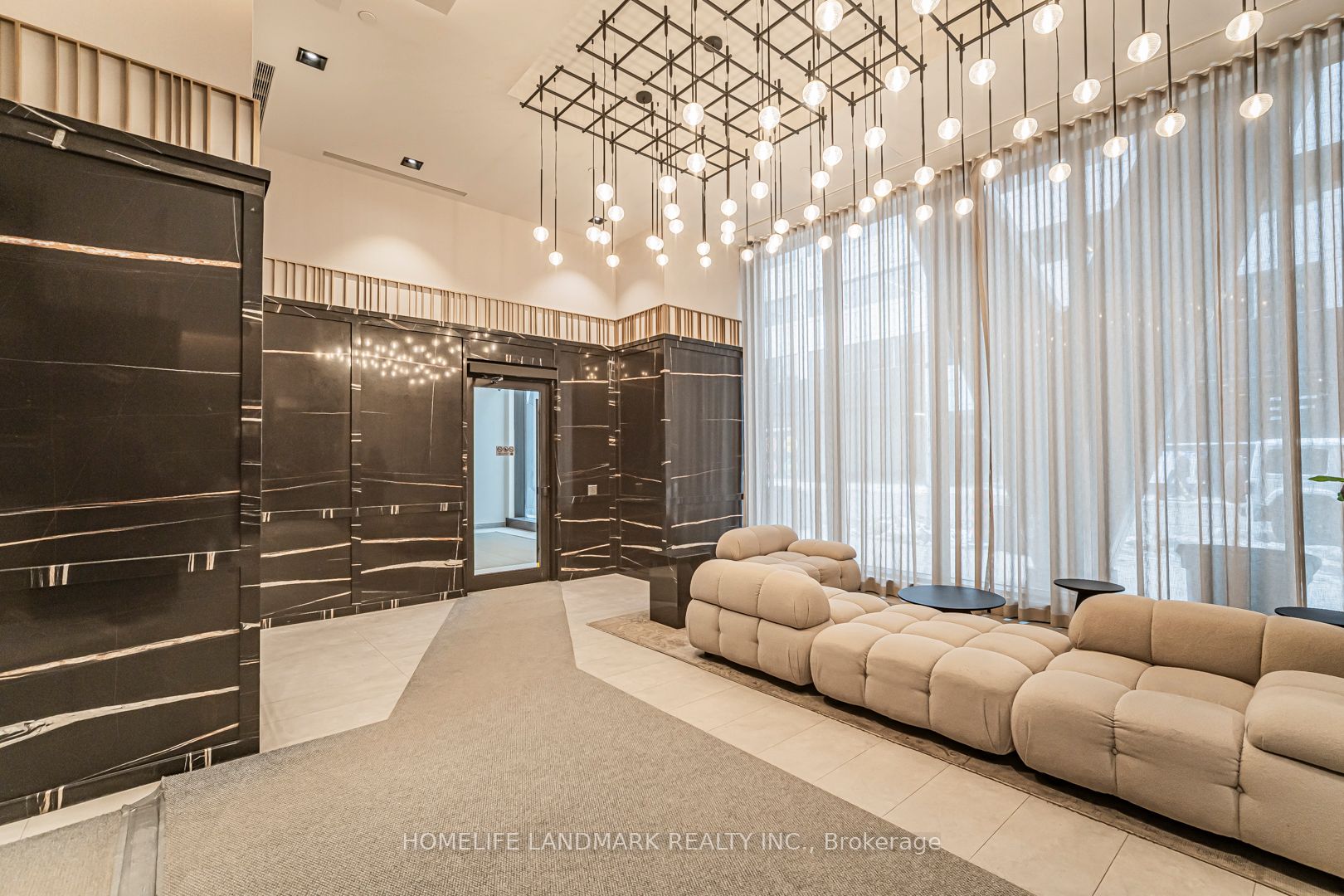 108 Peter Street 1703