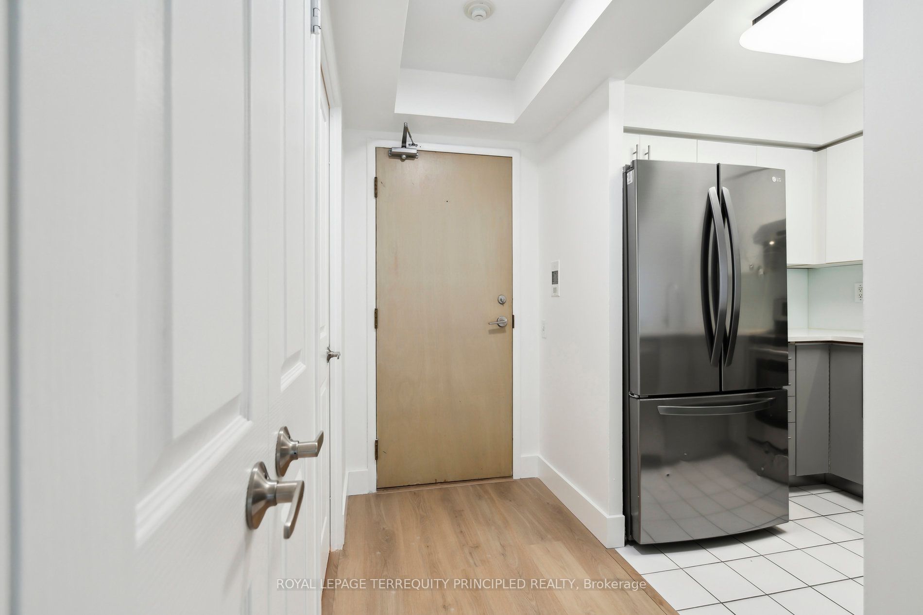 942 Yonge Street 418