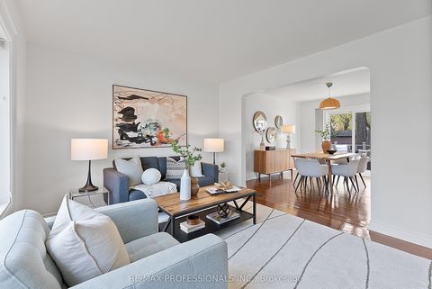 10 Woodbury Place Toronto ON M8W 1Y1