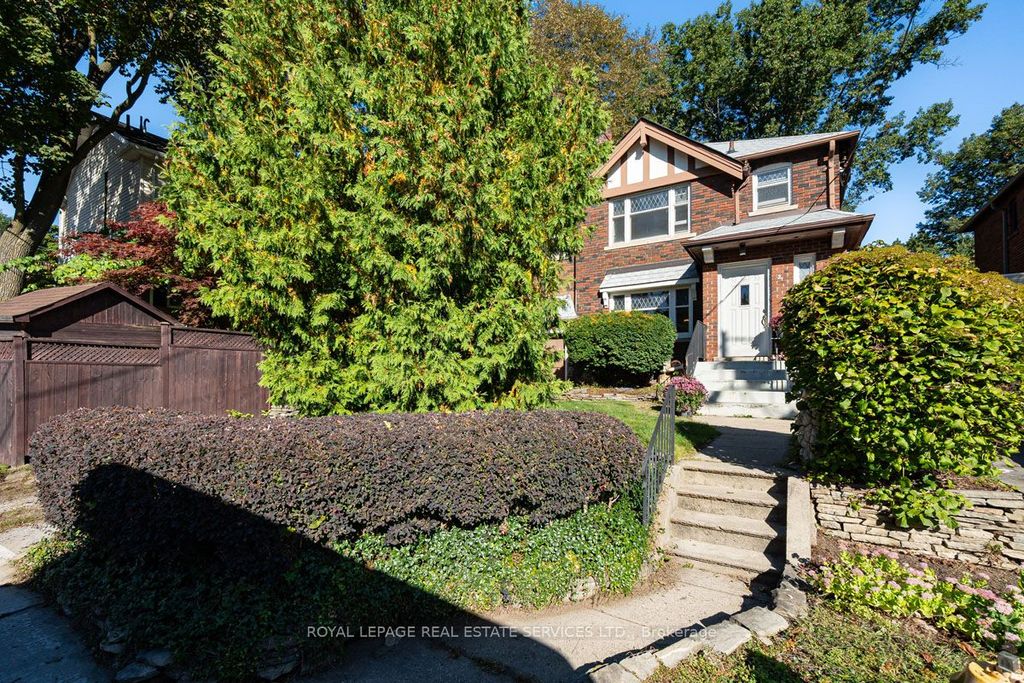 Photo of 2 Parklea Drive, Toronto, ON M4G 2J4 (MLS # C12439723)