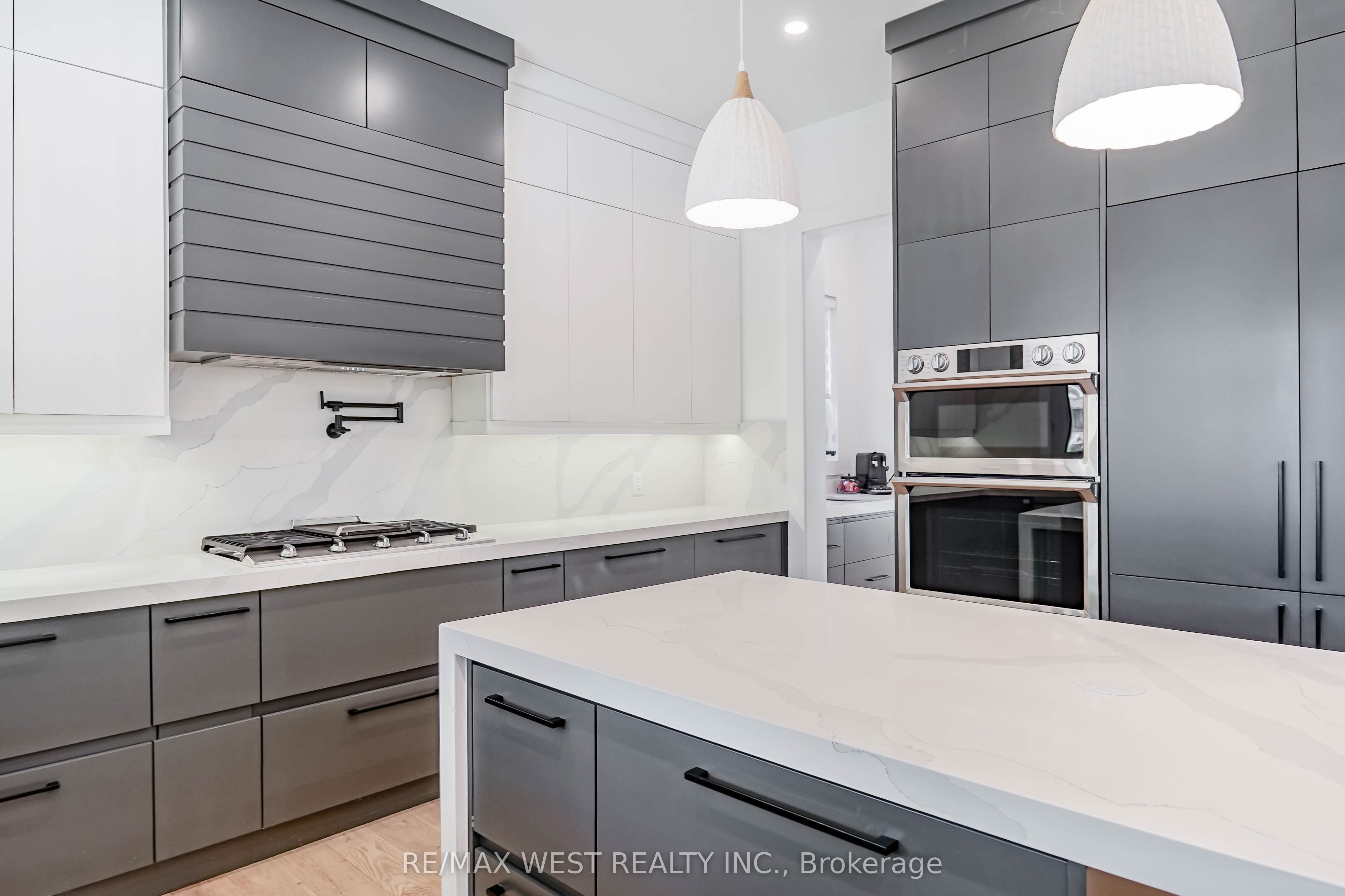 407 Cochrane Street