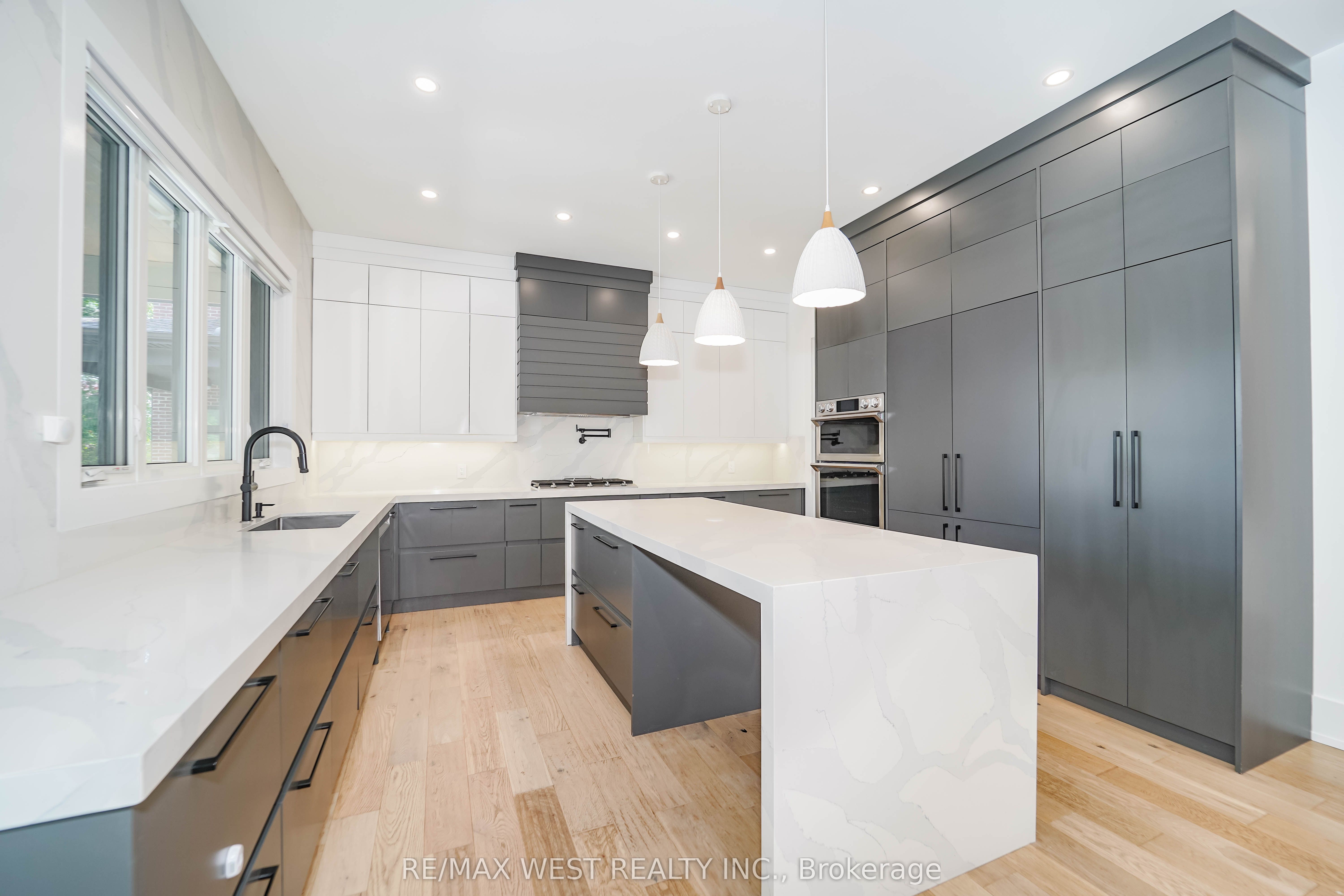 407 Cochrane Street