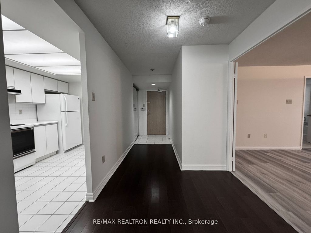 Photo of 5 Kenneth Avenue #1706, Toronto, ON M2N 6M7 (MLS # C13020622)
