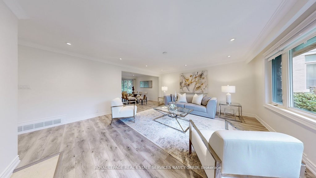 Photo of 15 Farrington Drive, Toronto, ON M2L 2B4 (MLS # C13173588)